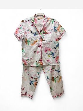 White Floral & Hummingbird Short-Sleeve Women’s Pajama Set with Pink Trim